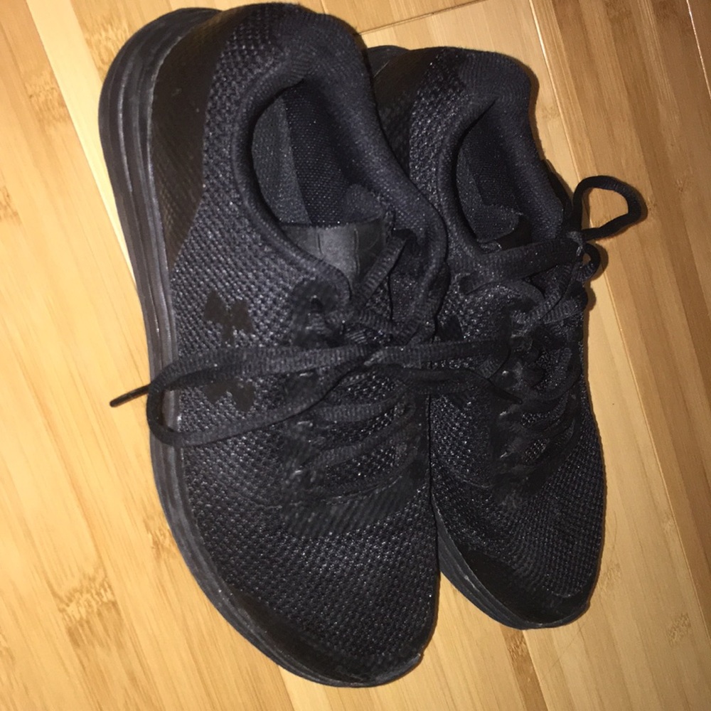 Black Under Armour athletic shoes, size 7.5.
